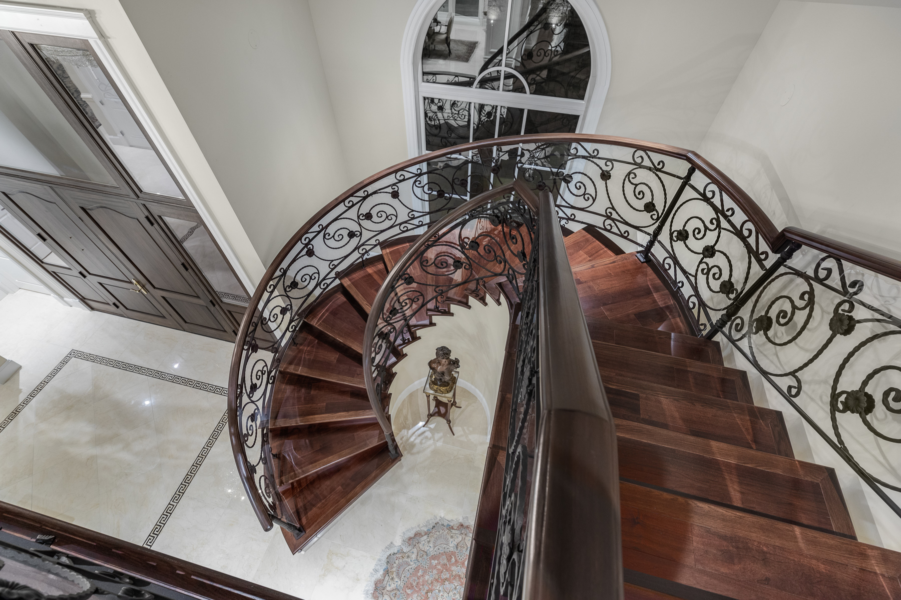 GRAND EUROPEAN CLASSIC LUXURY PROPERTY IN THE BEST BLOCK OF BRITISH PROPERTIES - 1367 Chartwell Dr, West Vancouver